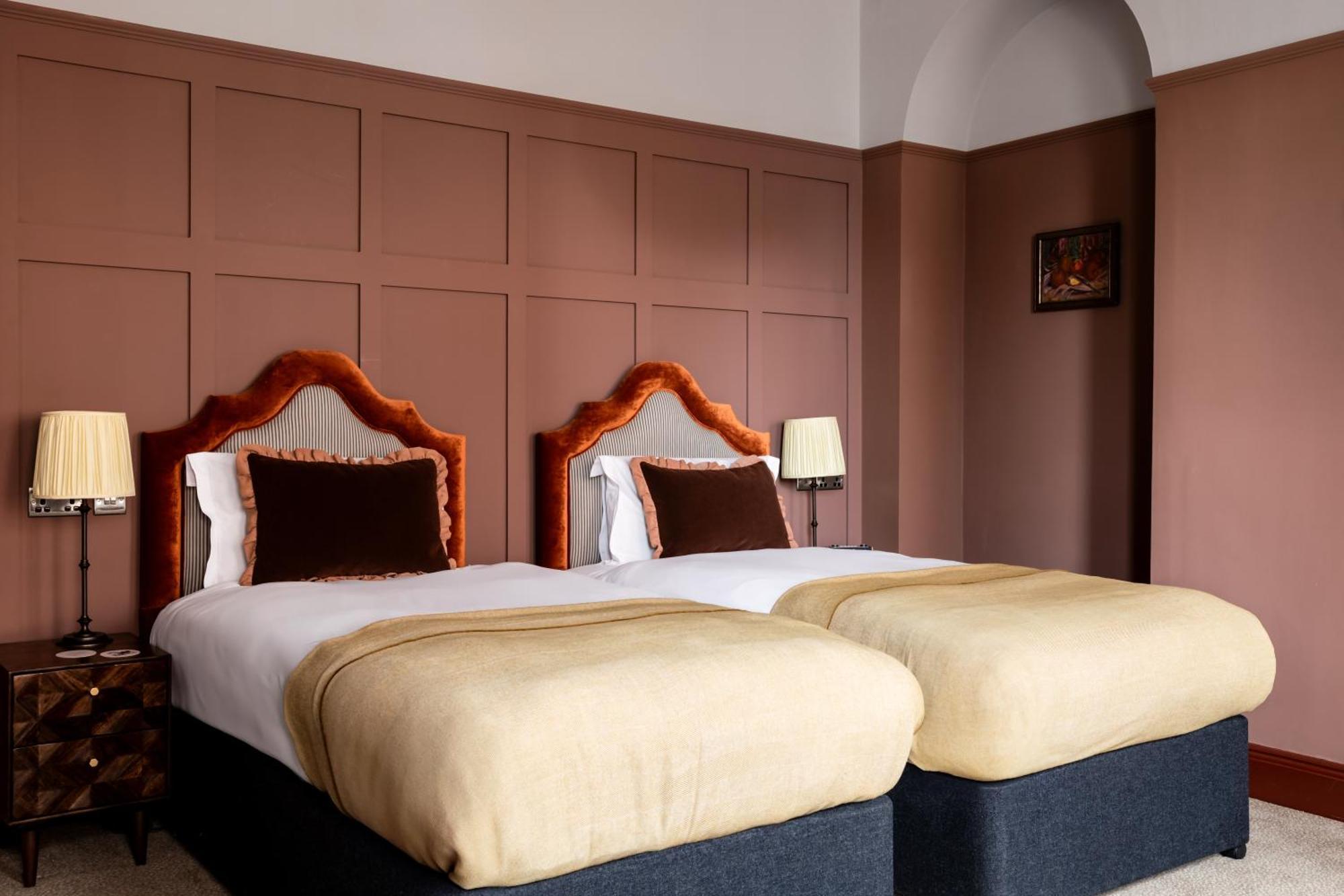 Crown Hotel Chertsey Dış mekan fotoğraf