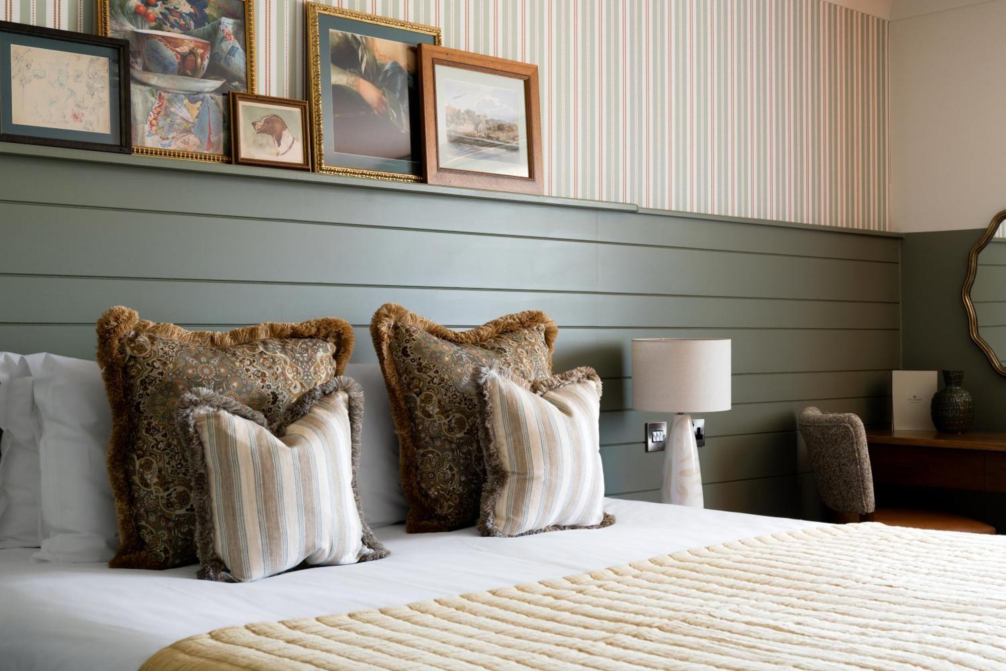 Crown Hotel Chertsey Dış mekan fotoğraf
