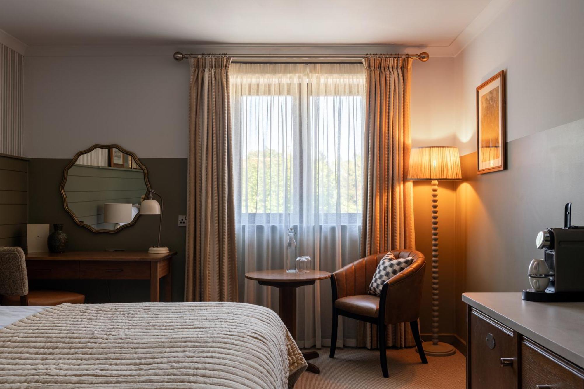 Crown Hotel Chertsey Dış mekan fotoğraf