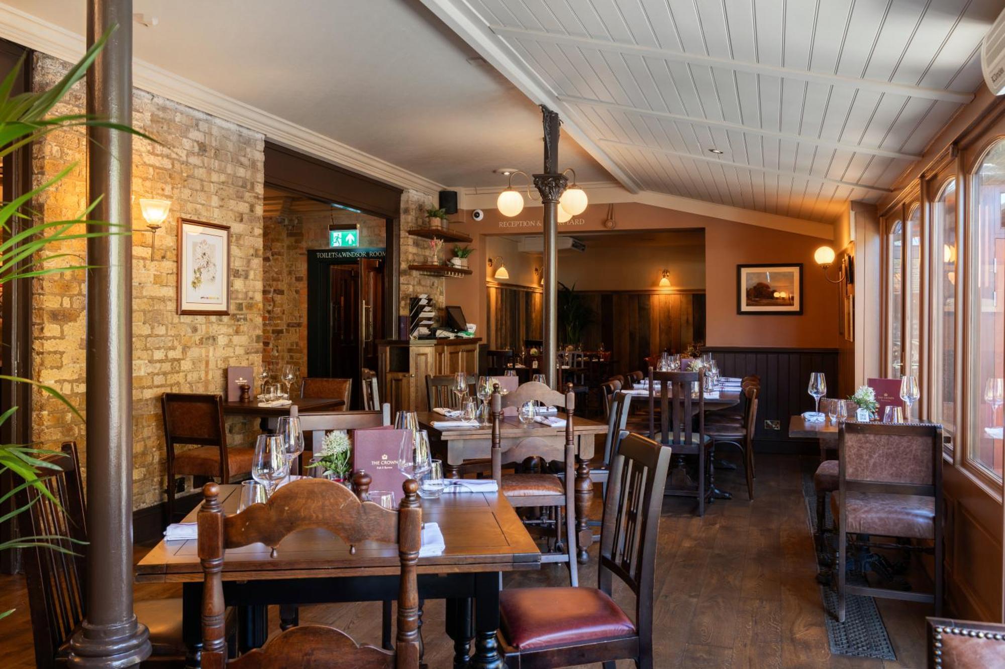 Crown Hotel Chertsey Dış mekan fotoğraf
