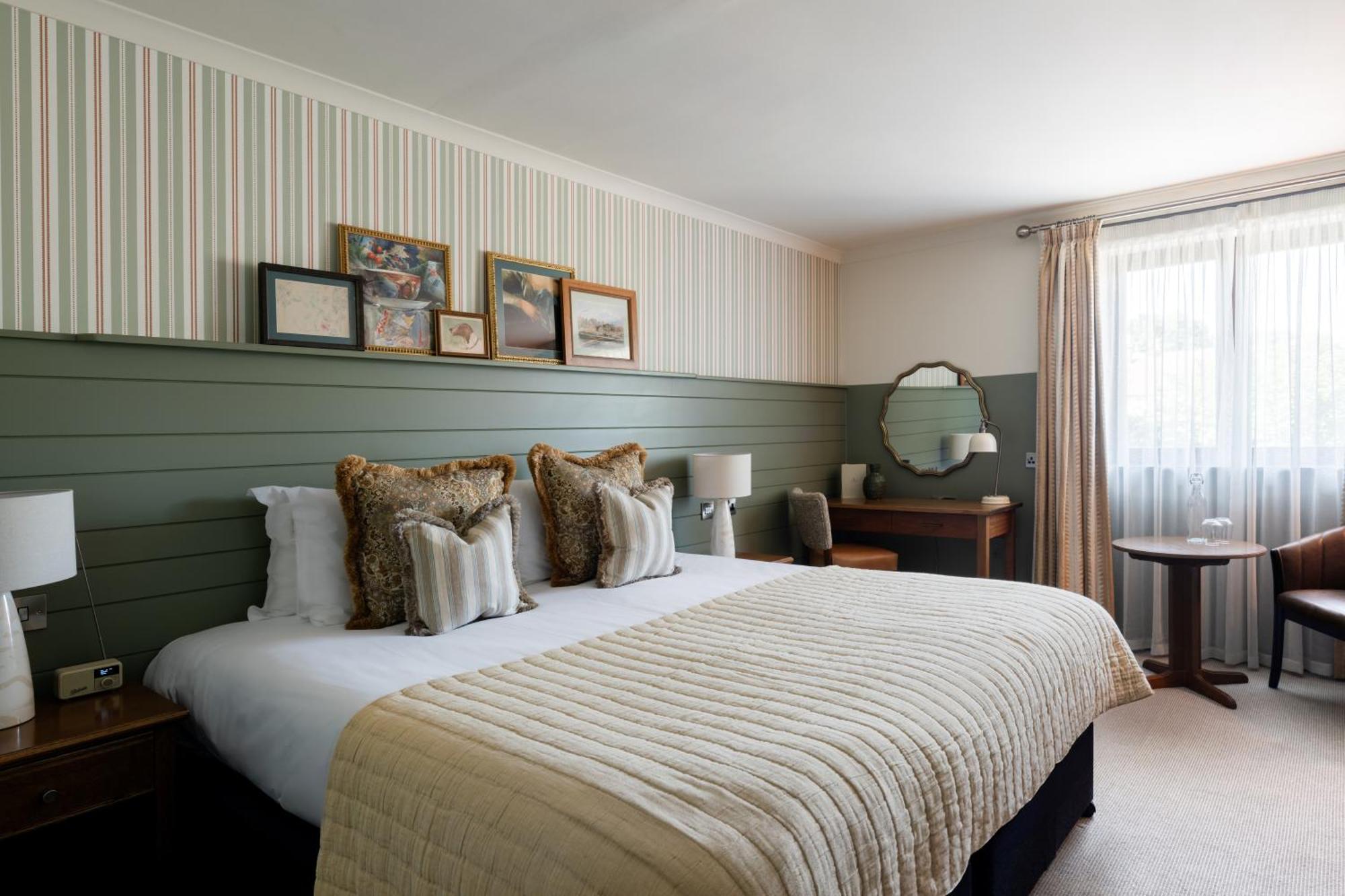 Crown Hotel Chertsey Dış mekan fotoğraf