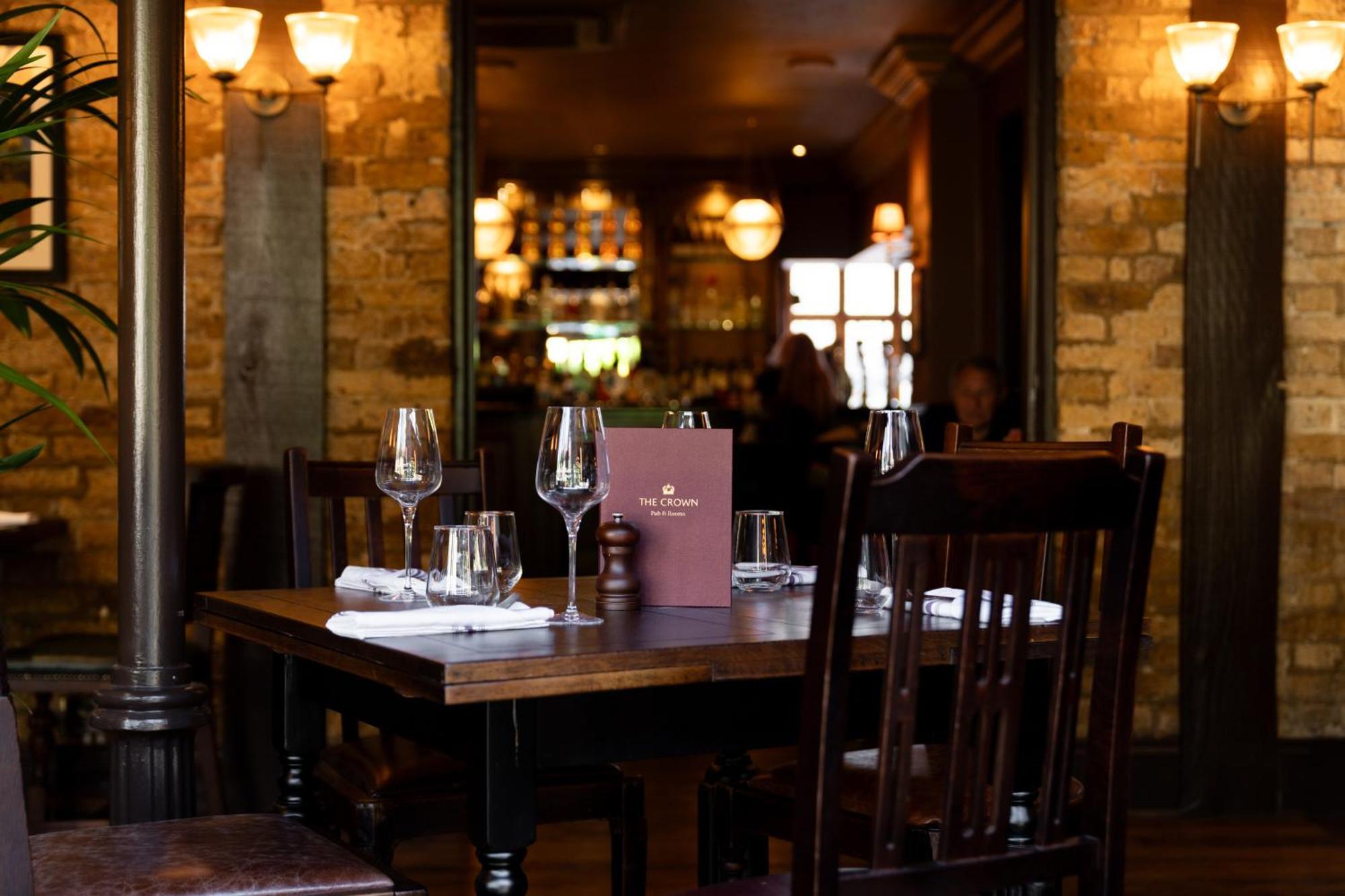 Crown Hotel Chertsey Dış mekan fotoğraf