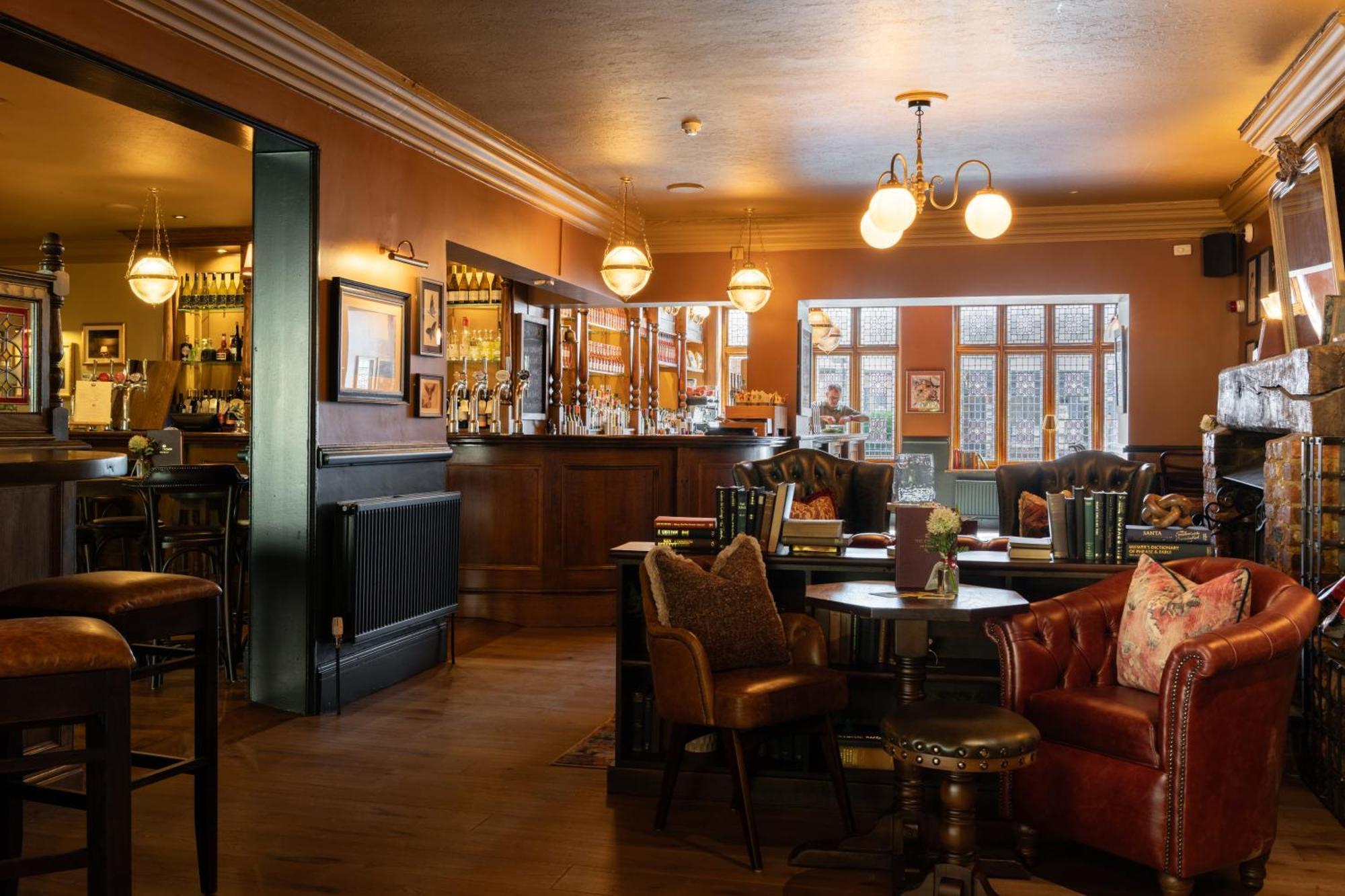 Crown Hotel Chertsey Dış mekan fotoğraf