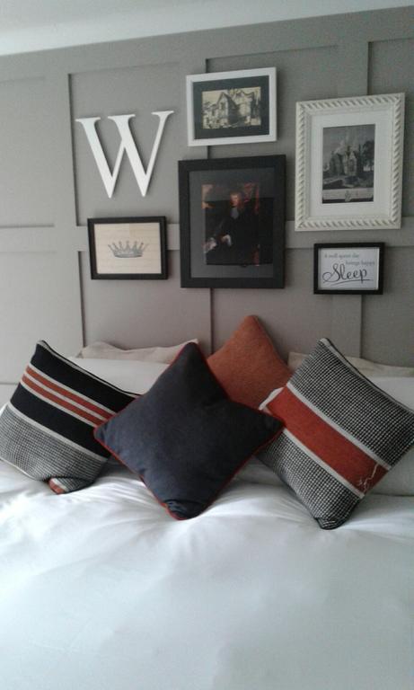 Crown Hotel Chertsey Oda fotoğraf