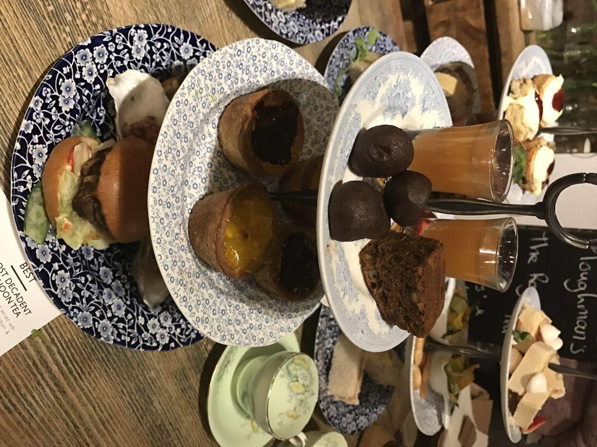 Crown Hotel Chertsey Dış mekan fotoğraf