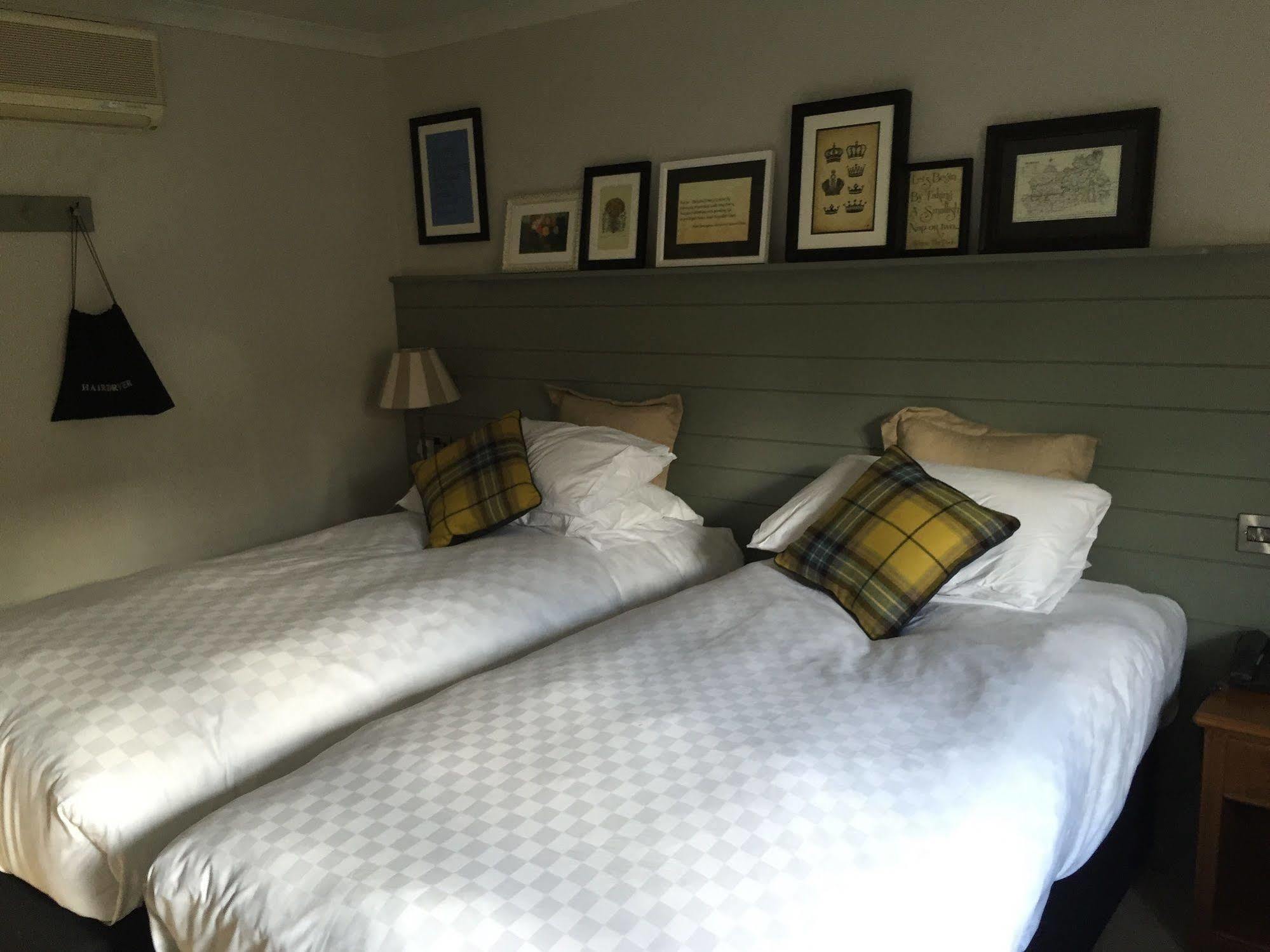 Crown Hotel Chertsey Dış mekan fotoğraf