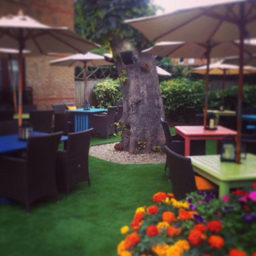 Crown Hotel Chertsey Dış mekan fotoğraf