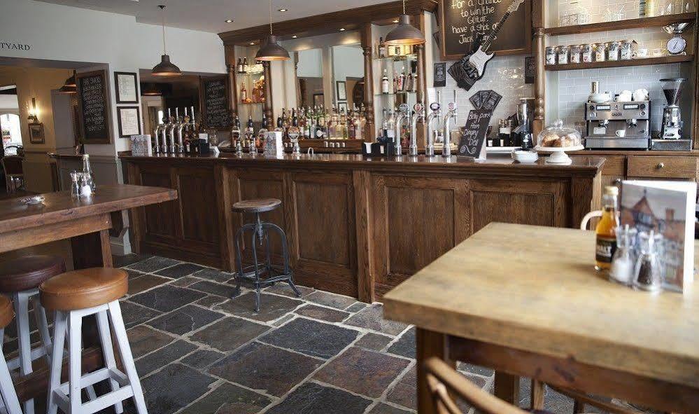 Crown Hotel Chertsey Dış mekan fotoğraf