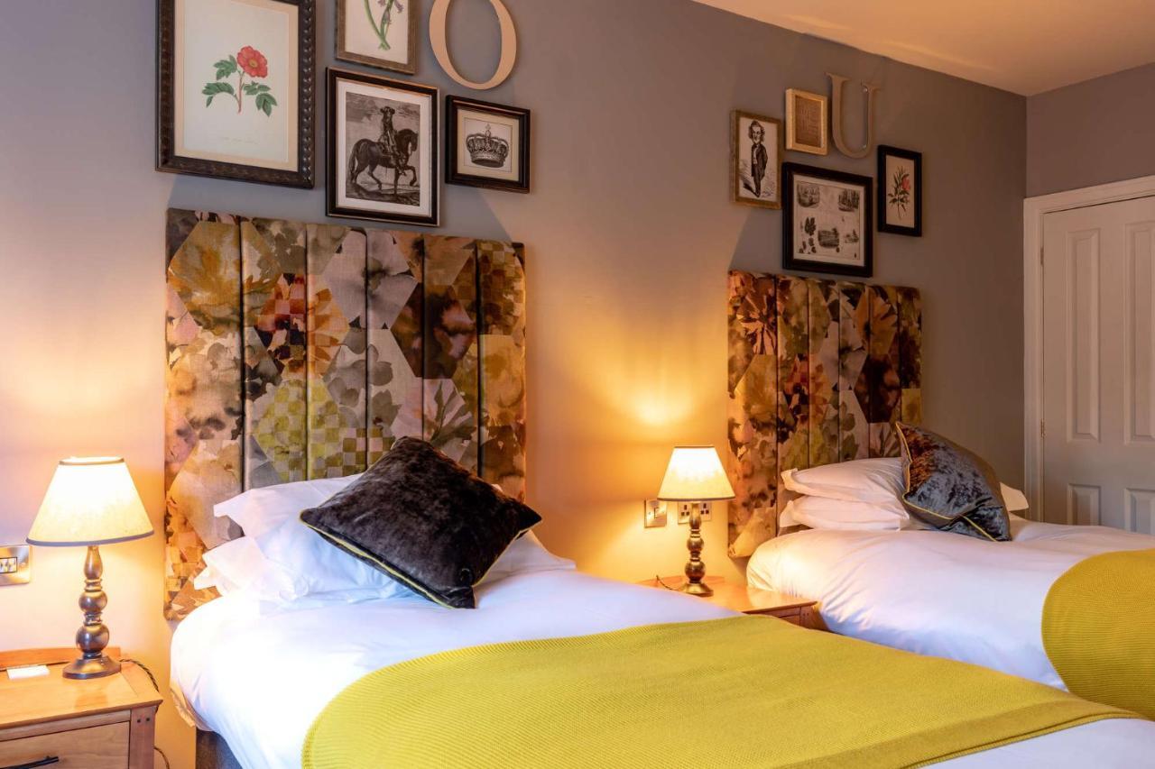 Crown Hotel Chertsey Dış mekan fotoğraf