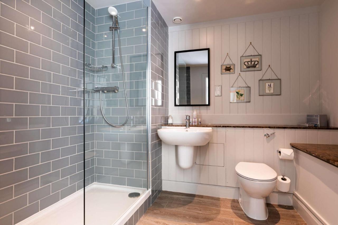 Crown Hotel Chertsey Dış mekan fotoğraf