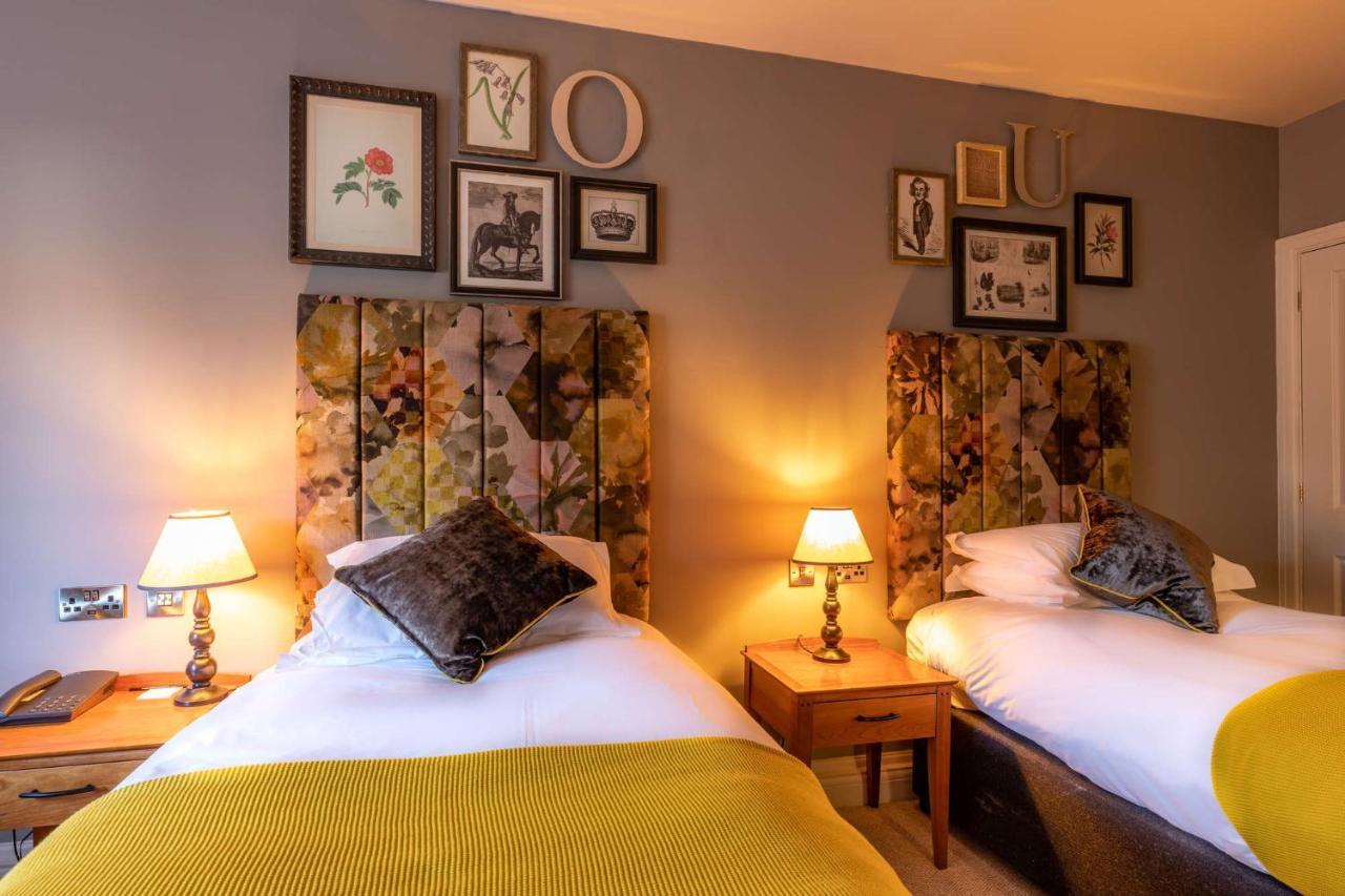 Crown Hotel Chertsey Dış mekan fotoğraf