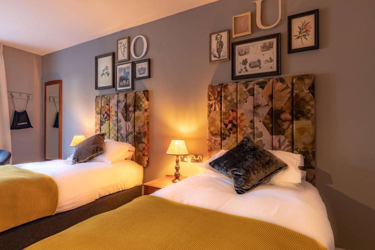 Crown Hotel Chertsey Dış mekan fotoğraf