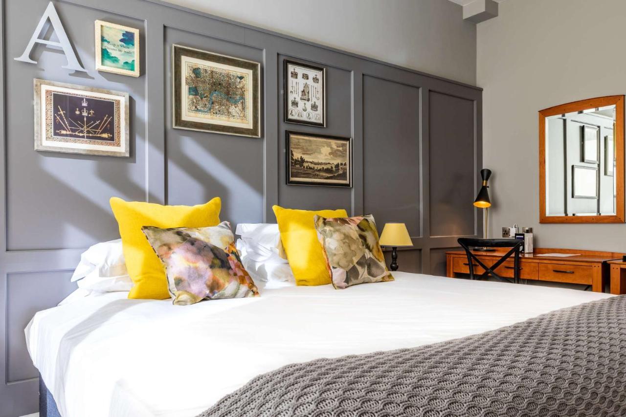 Crown Hotel Chertsey Dış mekan fotoğraf